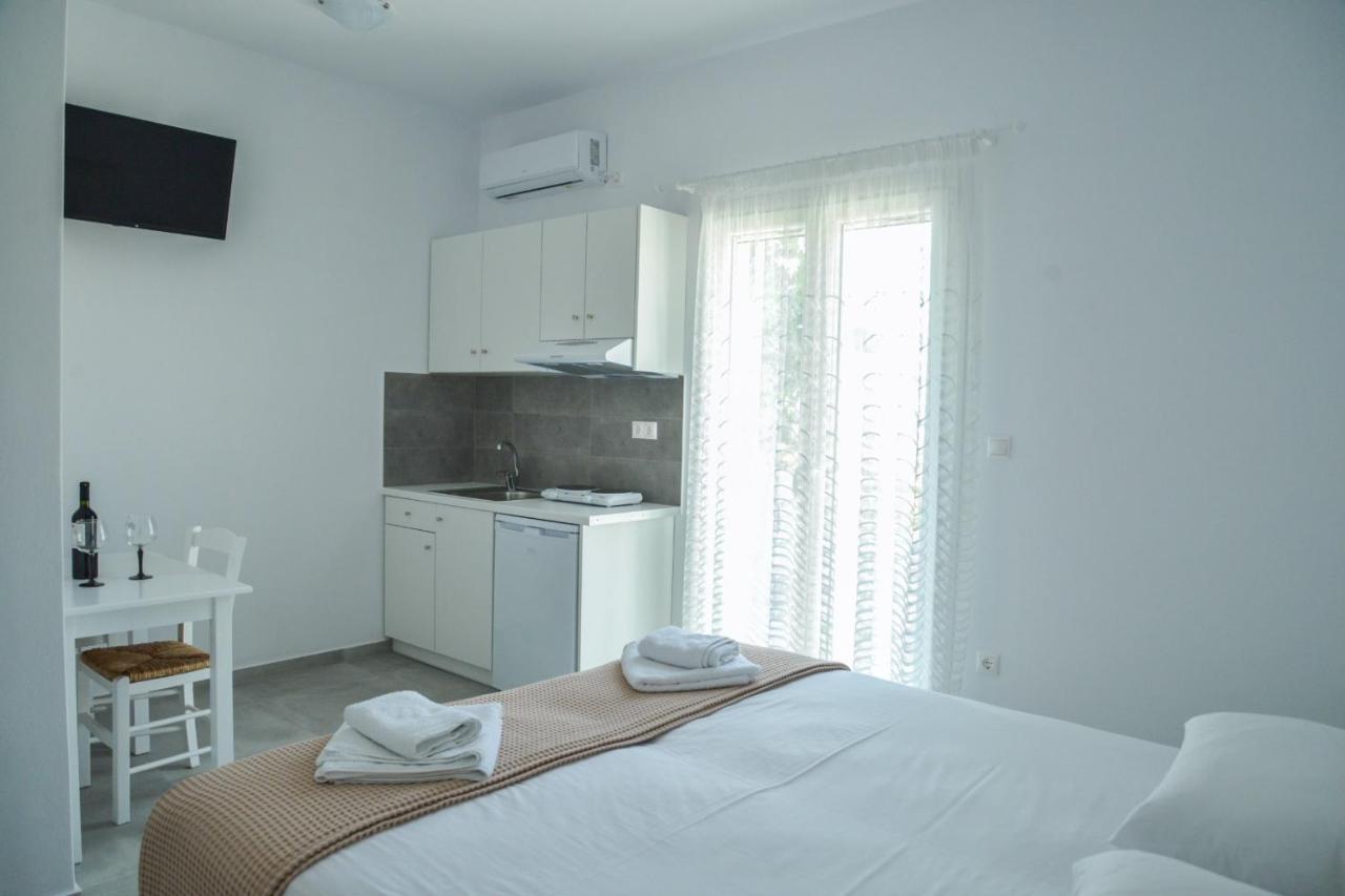 Zeras Apartments Adamantas  Exterior photo