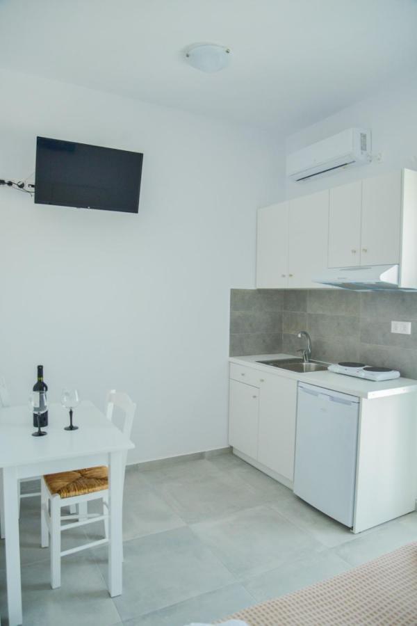 Zeras Apartments Adamantas  Exterior photo