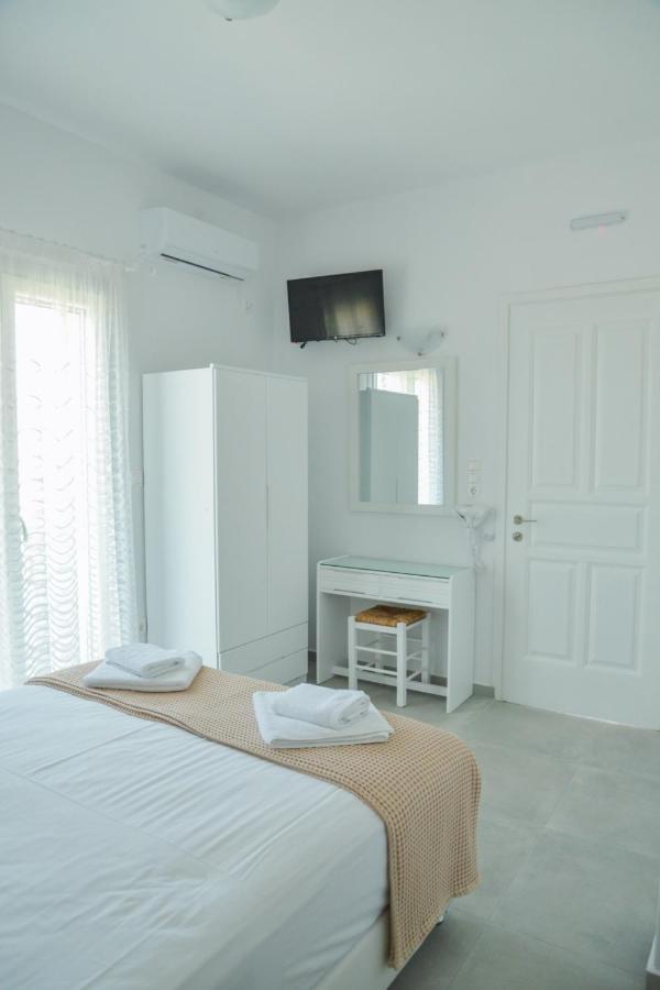 Zeras Apartments Adamantas  Exterior photo